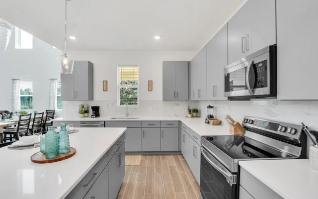 Upstay - Spacious Lakefront Home Near Disney