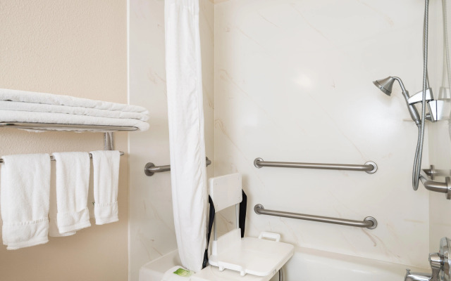 Holiday Inn Express & Suites Chowchilla - Yosemite Park Area by IHG