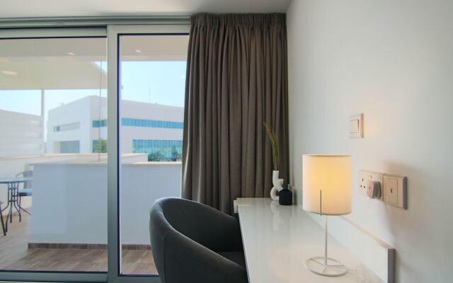 Phaedrus Living Luxury Suite Nicosia 504