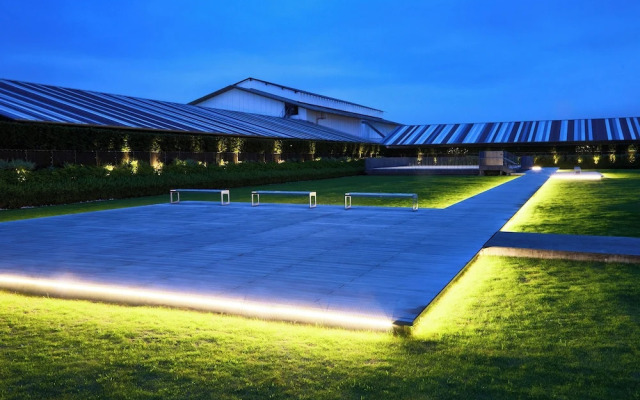 IN THE LIBRARY hotel and books TOKOROZAWA