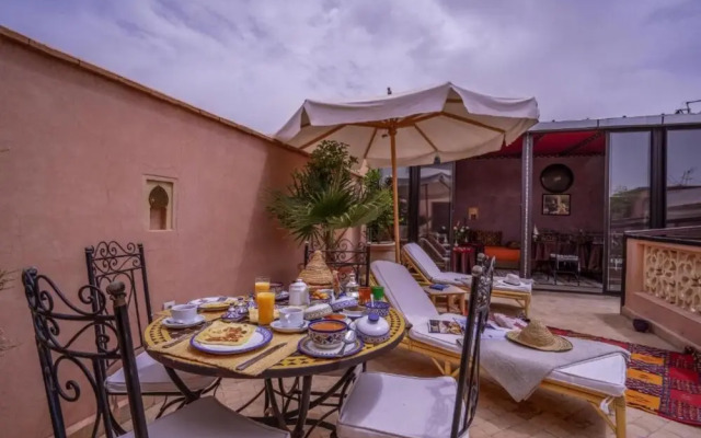 "room in Guest Room - Riad Lakouas Triple Room With Pool View"