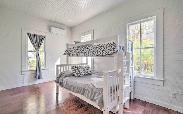 Charming 100-year-old Home < 1 Mi to Downtown