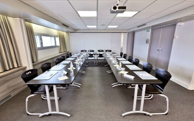 Hotel Campanile Le Bourget