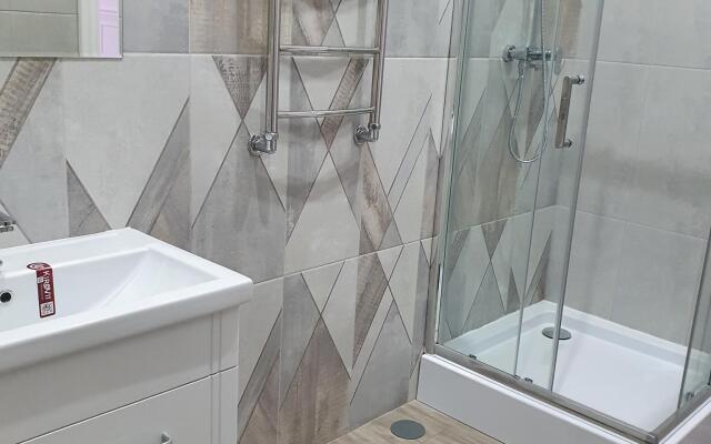 Anna and King  (on Zheleznodorozhnoy)