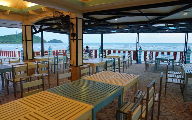 New Travel Beach Resort