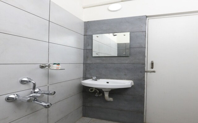 OYO 13536 Hotel Delma