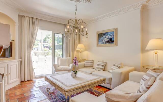 Lavish Villa in Mouans-sartoux With Sauna