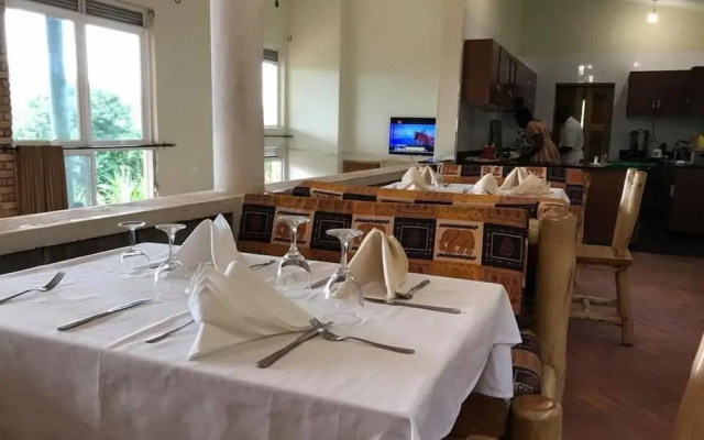 Summit Safari Lodge