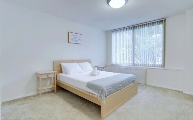 Apt Near Airport in Crystal City