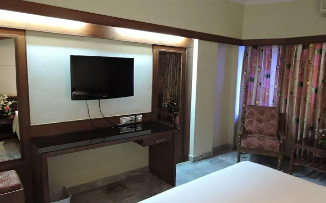 Hotel PLR Grand
