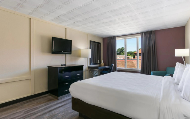 Eisenhower Hotel & Conference Center