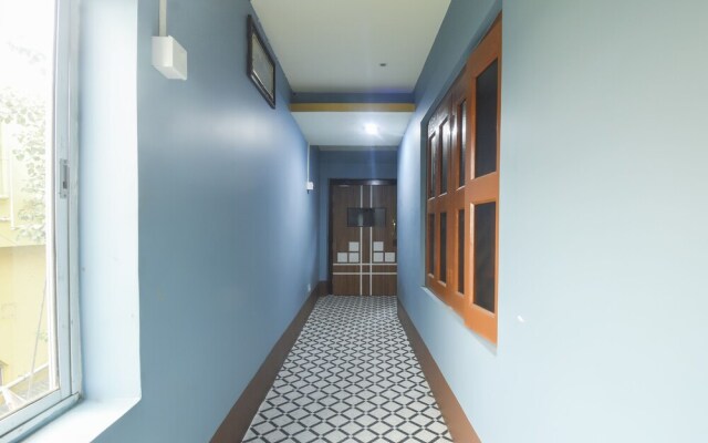 Oyo 60767 Dolphin Hotel