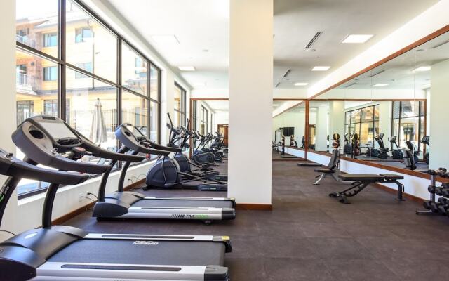 Luxury 2br Steps From Heavenly Village & Gondola 2 Bedroom Condo by RedAwning