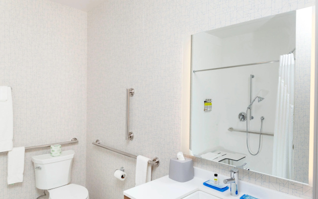 Holiday Inn Express & Suites Phoenix East - Gilbert by IHG
