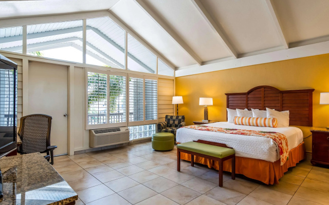 Best Western Plus Yacht Harbor Inn