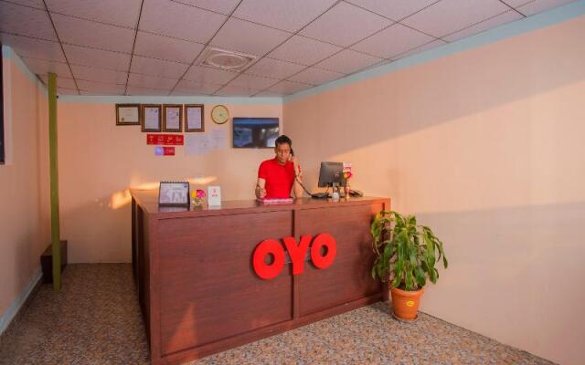 OYO 271 Hotel Golden Three