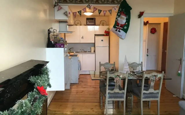 Fantastic 2 Bedroom Apartment Next to Green Park