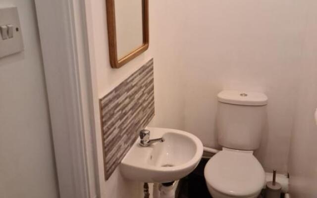 Fields Home a Stunning 3 Bedroom-Sleeps 5