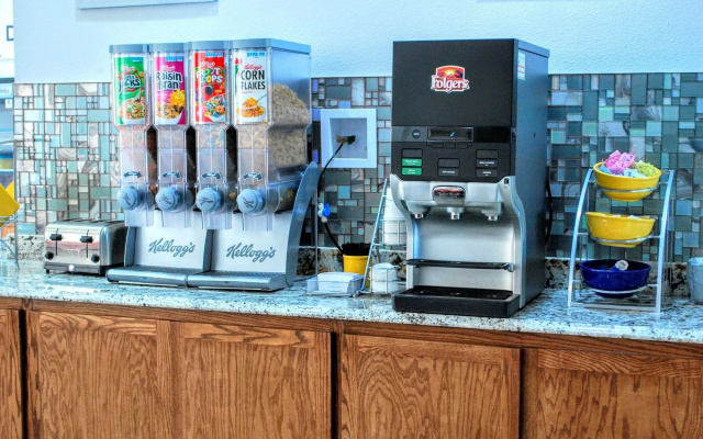 Days Inn & Suites Lubbock Medical Center