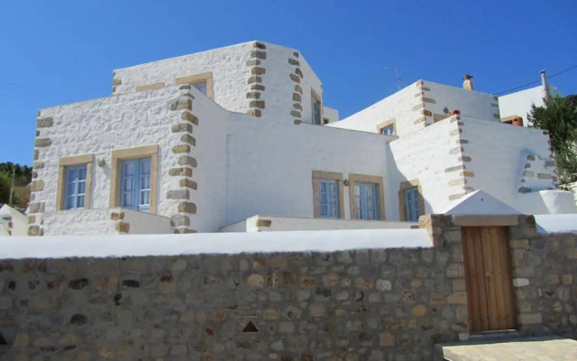 Porto Scoutari Romantic Hotel