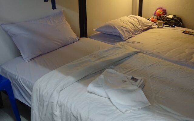 Patong Dormitory Hotel - Hostel