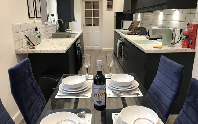 Stylish Modern 3-bed House nr Manchester City ctr