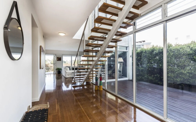 Sydney Seaside Contemporary Executive Living