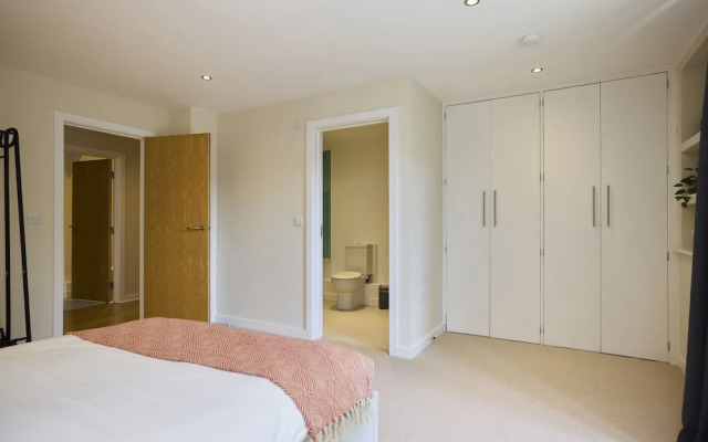 Putney Terrace Apartment