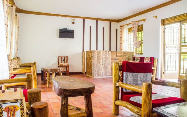 Queen Elizabeth Park View Tourist Lodge