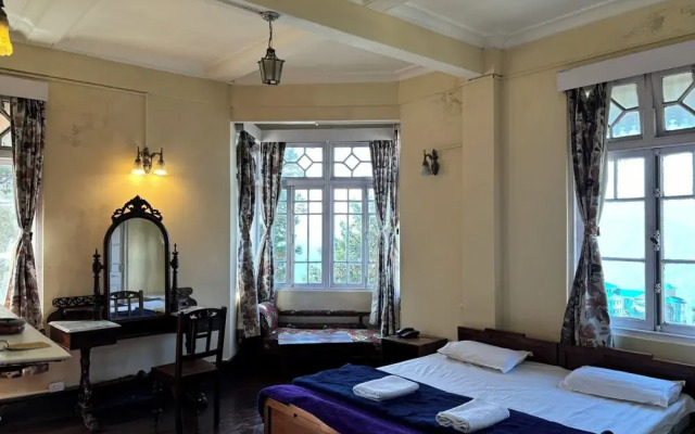 Pineridge Hotel