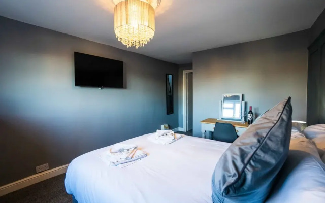 Newly Renovated Apartment in Scarborough
