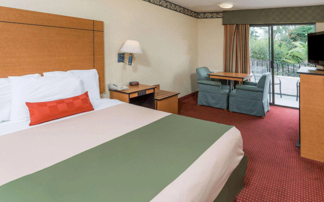 Travelodge by Wyndham San Clemente Beach