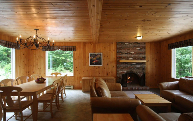 Auberge du Lac-à-l'Eau-Claire