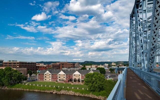 Courtyard by Marriott La Crosse