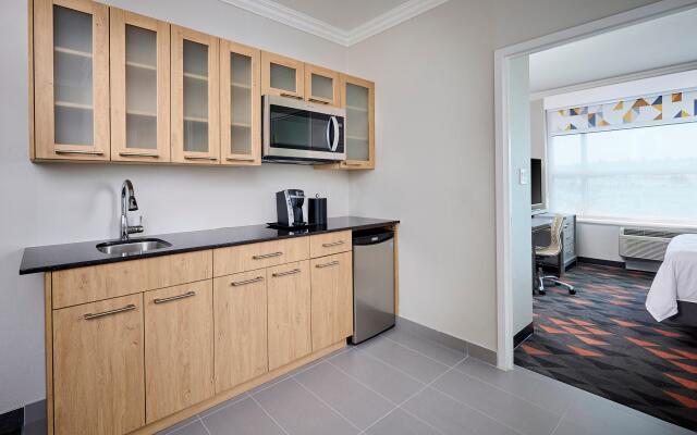 Holiday Inn Hotel & Suites Oakville @ Bronte by IHG