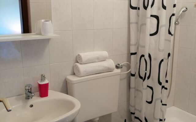 Apartments and Room Caric