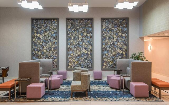 Holiday Inn Express & Suites Norwood