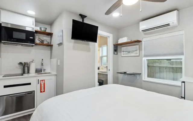 Beach 5 Villas - Immaculate 300 steps from the Ocean