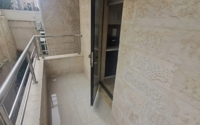 Charming Amman Apartment With Central Air-con & Street Parking