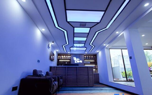 Luoyang hummingbird E-sports Hotel