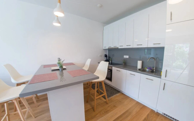 Apartment Ema