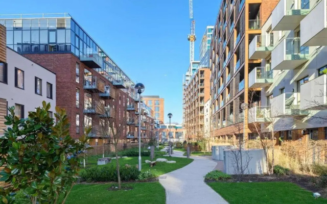 Modern & Beautiful 2-bed Apt With Balcony nr Mile End