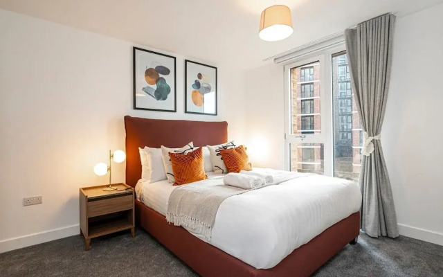 Waterside Flat in Central Leeds