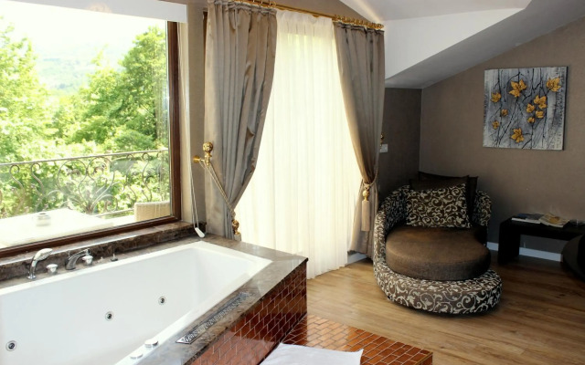 Lale Hotel