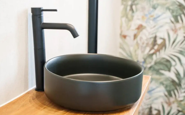 Welcomely - Deluxe Room - Charles Aznavour