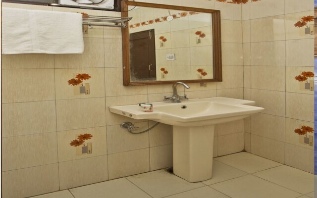 OYO 4605 Hotel Aakarsh