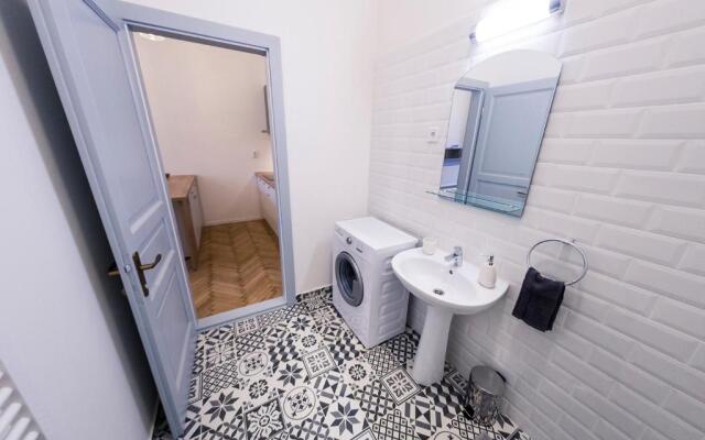 Central Luxury 4A