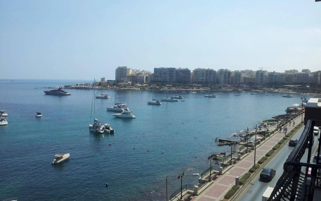 Spinola Bay Apartment by Getaways Malta