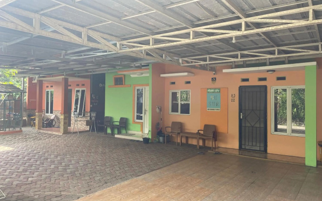 Bu Sur Homestay — 2-star hotel in Cibinong