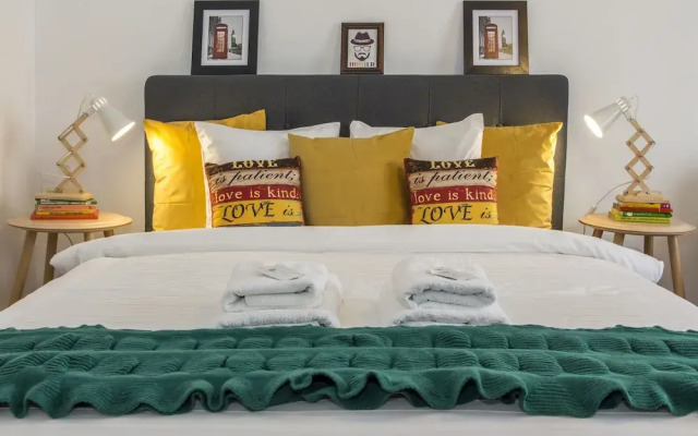 Old Town Studio by MRG